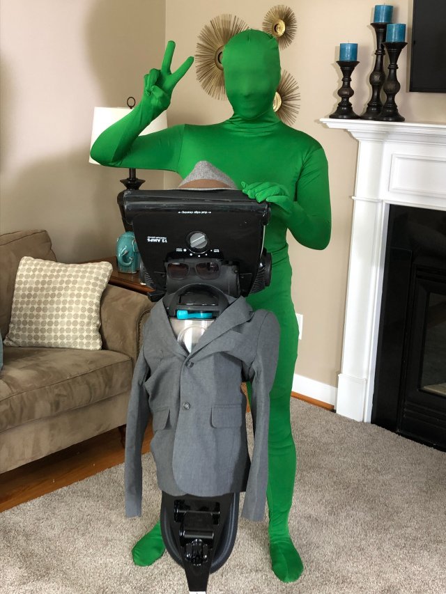 greenscreen suit behind the scenes